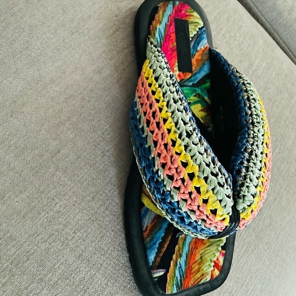 NEW Farm Rio Black Banana puffy Fluffy crochet flip flop sandals size 8 - Picture 5 of 7